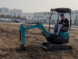 易展小型挖掘机助力农业大棚基础建设