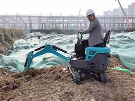 易展国际小型挖掘机在养殖场建设中的应用案例
